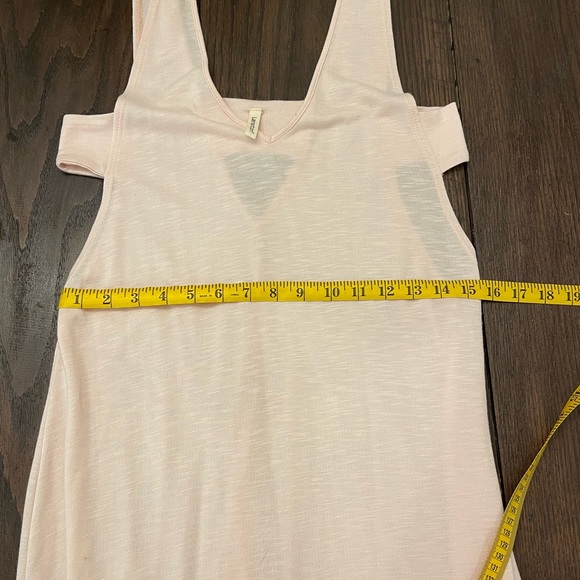 Light pink size medium maxi dress low cut, open back, open side.Brand new no tag - Picture 8 of 10